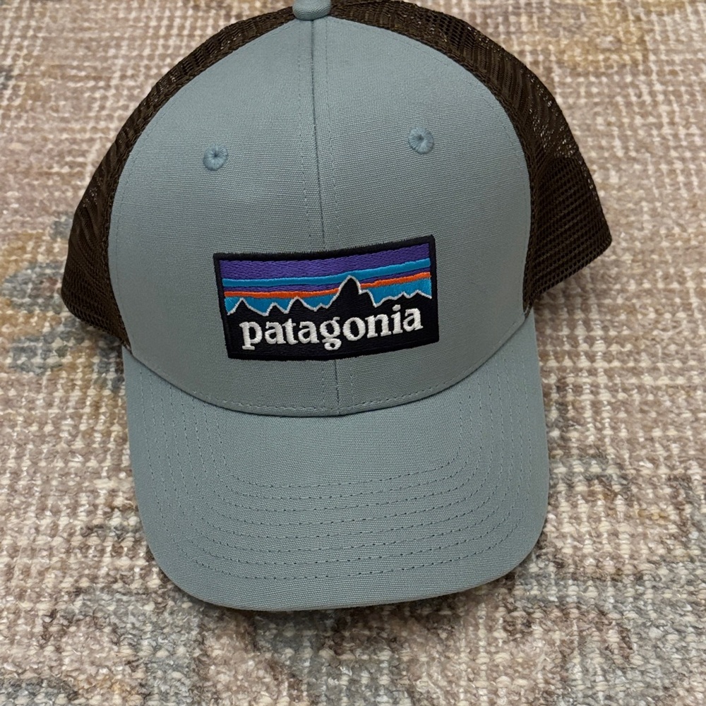 NWOT Patagonia Light Blue Front Brown Mesh Logo Trucker Hat